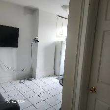 LARGE DELUXE ROOM IN DOWNTOWN TORONTO - Photo 9