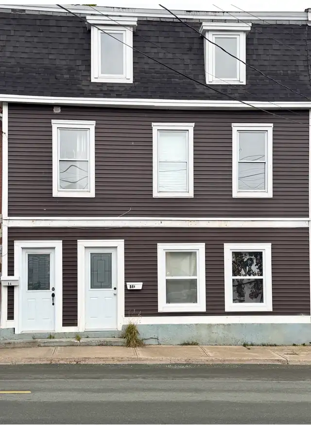 84A Hamiltion Ave - Spacious, 3 bedroom, Multi-Level Unit