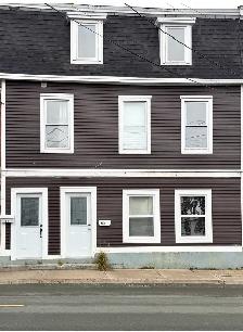 84A Hamiltion Ave - Spacious, 3 bedroom, Multi-Level Unit