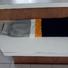 UNE PAIRE BAS HOCKEY GR LARGE HOMME GRIS,BLANC,JAUNE N0IR: $5.00 - Photo 2