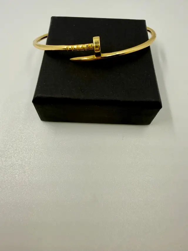 Women's 18K Gold Bangle Bracelet~7'