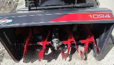 MTD BRIGGS & STRATTON 24 INCH SNOWBLOWER - Photo 4