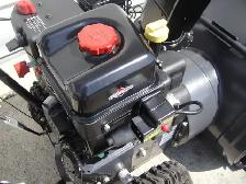 MTD BRIGGS & STRATTON 24 INCH SNOWBLOWER - Photo 6
