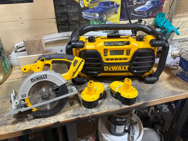 DEWALT saw package