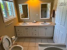 2 Student Rooms for rent on upper floor near Sheridan College - Photo 6