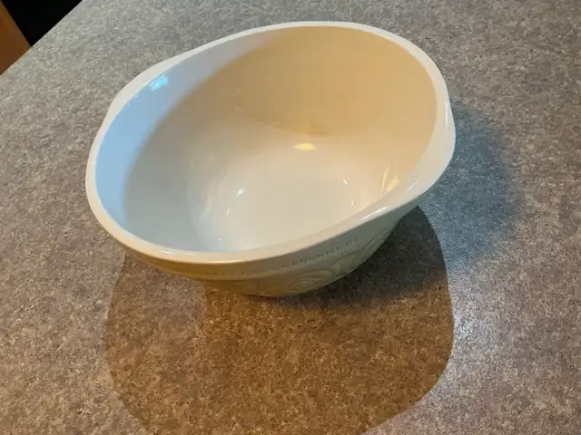 Heavy weight kitchen bowl.