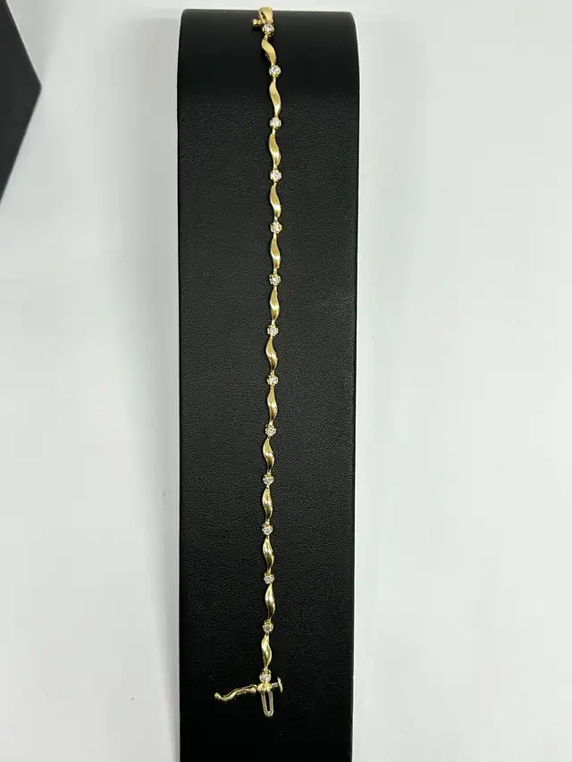 14K Solid Gold Wavy Diamond Station Bracelet