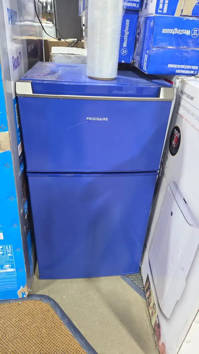 FRIGIDAIRE COMPACT REFRIGERATOR 3.0 cuft