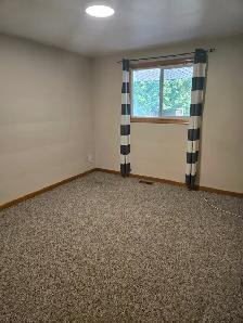 Nice 3 Bedroom Unit FOR RENT in Duplex in Beautiful Strathroy! - Photo 5