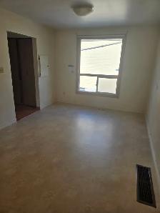 Nice 3 Bedroom Unit FOR RENT in Duplex in Beautiful Strathroy! - Photo 7