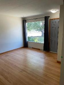 Renovated South Side Town House Available September 7th - Photo 2