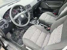 2004 Volkswagen Golf Hatchback Manual Transmission Heated Seats - Photo 8