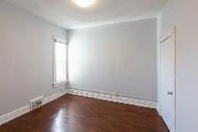 2 bedroom apt with large living room in a Victorian home - Photo 3