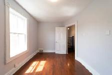 2 bedroom apt with large living room in a Victorian home - Photo 12