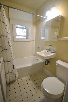 ~$999 Character Bachelor - Photo 5