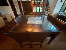 mobilier de cuisine table  et chaises en bois brune