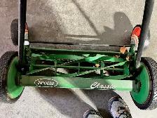 Push Lawn Mower - Photo 2