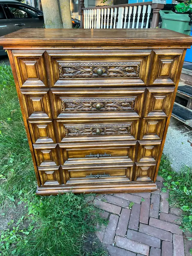 FREE DRESSER!!