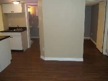 CLEAN AND BRIGHT - ONE BEDROOM APARTMENT - ALL INCL WITH PARKING - Photo 2