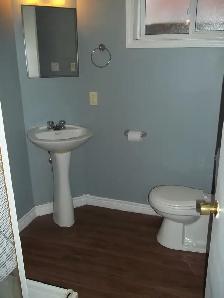 CLEAN AND BRIGHT - ONE BEDROOM APARTMENT - ALL INCL WITH PARKING - Photo 7