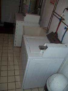 CLEAN AND BRIGHT - ONE BEDROOM APARTMENT - ALL INCL WITH PARKING - Photo 8