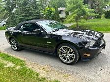 2012 Ford Mustang GT Convertible - Photo 2