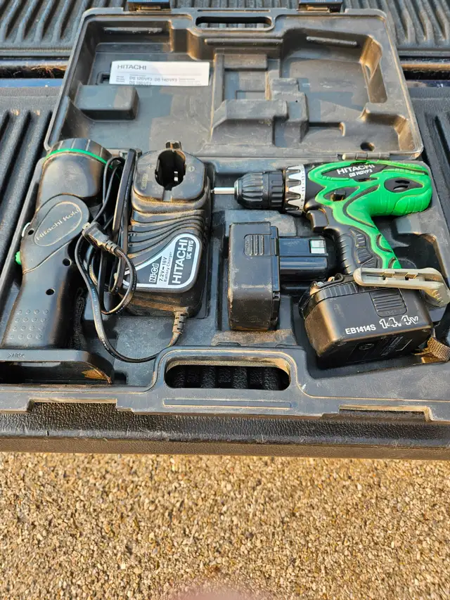 Hitachi Cordless Drill Kit, 14.4 volt, works great. $ 30