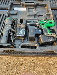 Hitachi Cordless Drill Kit, 14.4 volt, works great. $ 30