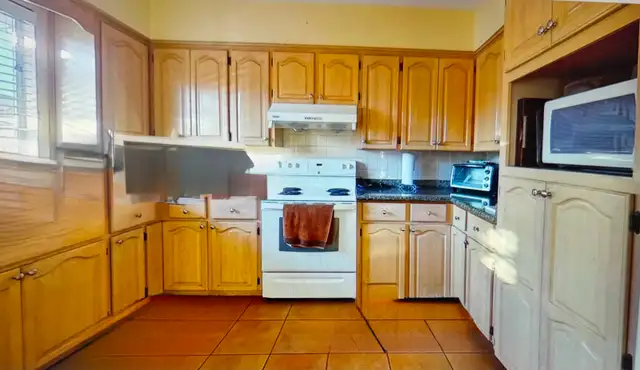 Private Room For Rent In Fraserview Area  (Van East)