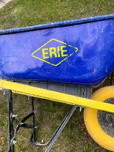 wheelbarrow - Photo 3