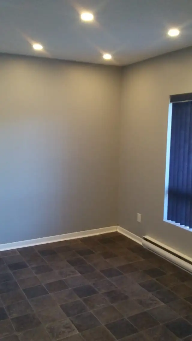 Office / Retail Space In Bourget For Lease Rent !