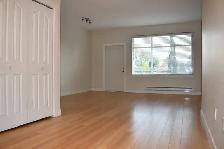4 Bedroom Townhouse Near Skytrain Station for Rent - Photo 2