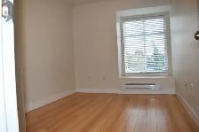 4 Bedroom Townhouse Near Skytrain Station for Rent - Photo 3