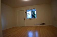 4 Bedroom Townhouse Near Skytrain Station for Rent - Photo 6