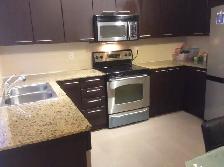 LARGE FURNISHED MASTER BEDROOM WITH PRIVATE ENSUITE WASHROOM - Photo 9