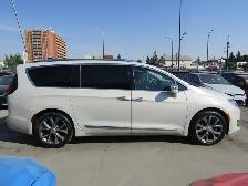 2017 Chrysler Pacifica 4dr Wgn Limited |Pano. Double Sunroof | L - Photo 4