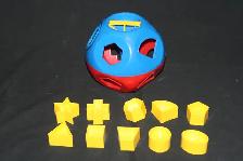 TUPPERWARE SHAPE-O TOY SORTING BALL