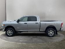 2024 Ram 3500 BIG HORN / 6.4L GAS / LEVEL 1 PKG / NO ACCIDENTS - Photo 2
