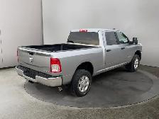 2024 Ram 3500 BIG HORN / 6.4L GAS / LEVEL 1 PKG / NO ACCIDENTS - Photo 5