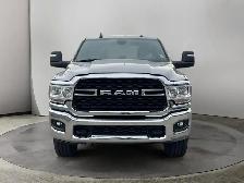 2024 Ram 3500 BIG HORN / 6.4L GAS / LEVEL 1 PKG / NO ACCIDENTS - Photo 7