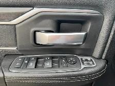 2024 Ram 3500 BIG HORN / 6.4L GAS / LEVEL 1 PKG / NO ACCIDENTS - Photo 12