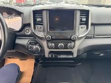 2024 Ram 3500 BIG HORN / 6.4L GAS / LEVEL 1 PKG / NO ACCIDENTS - Photo 15