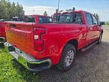 2023 Chevrolet Silverado 1500 LT - Photo 3