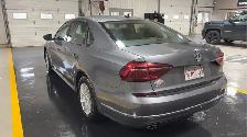 2018 Volkswagen Passat - Photo 3
