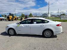 2016 Ford Fusion Hybrid - Photo 8
