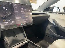 2025 Tesla Model 3 - Photo 10