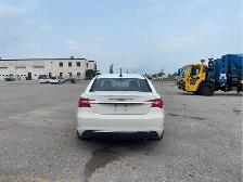 2011 Chrysler 200 - Photo 6