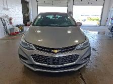 2018 Chevrolet Cruze - Photo 2