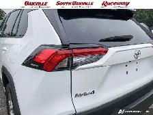 2025 Toyota RAV4 | AWD | HYBRID | JUST TRADED IN | CLEAN CARFAX - Photo 11