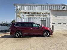 2017 Chrysler Pacifica Limited 7 Passenger | Command Start | Pow - Photo 4